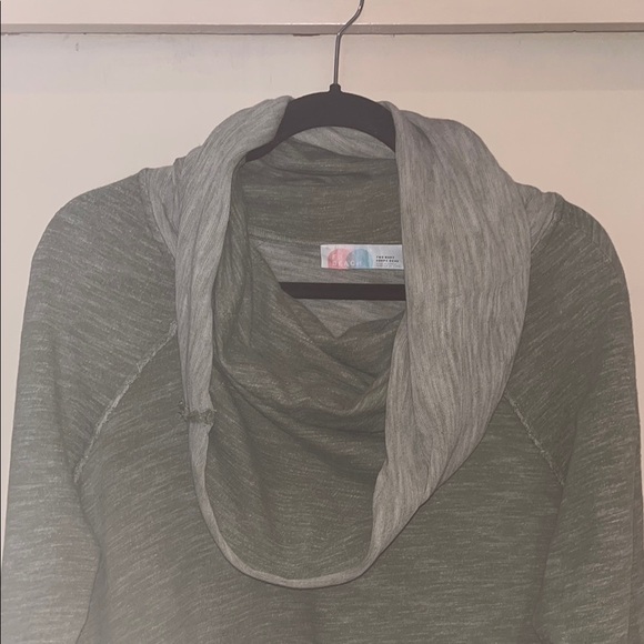 FP Beach Green Cowl Neck / hoodie long sleeve shirt OS / preowned - Picture 3 of 12